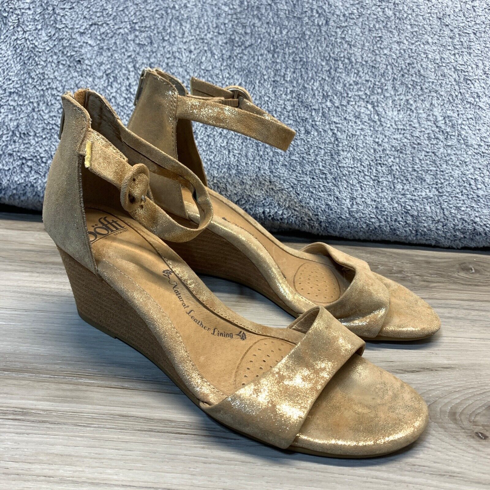 Sofft Size 9.5 M Womens Wedge Metallic Gold Leather Strappy Comfort Sandals